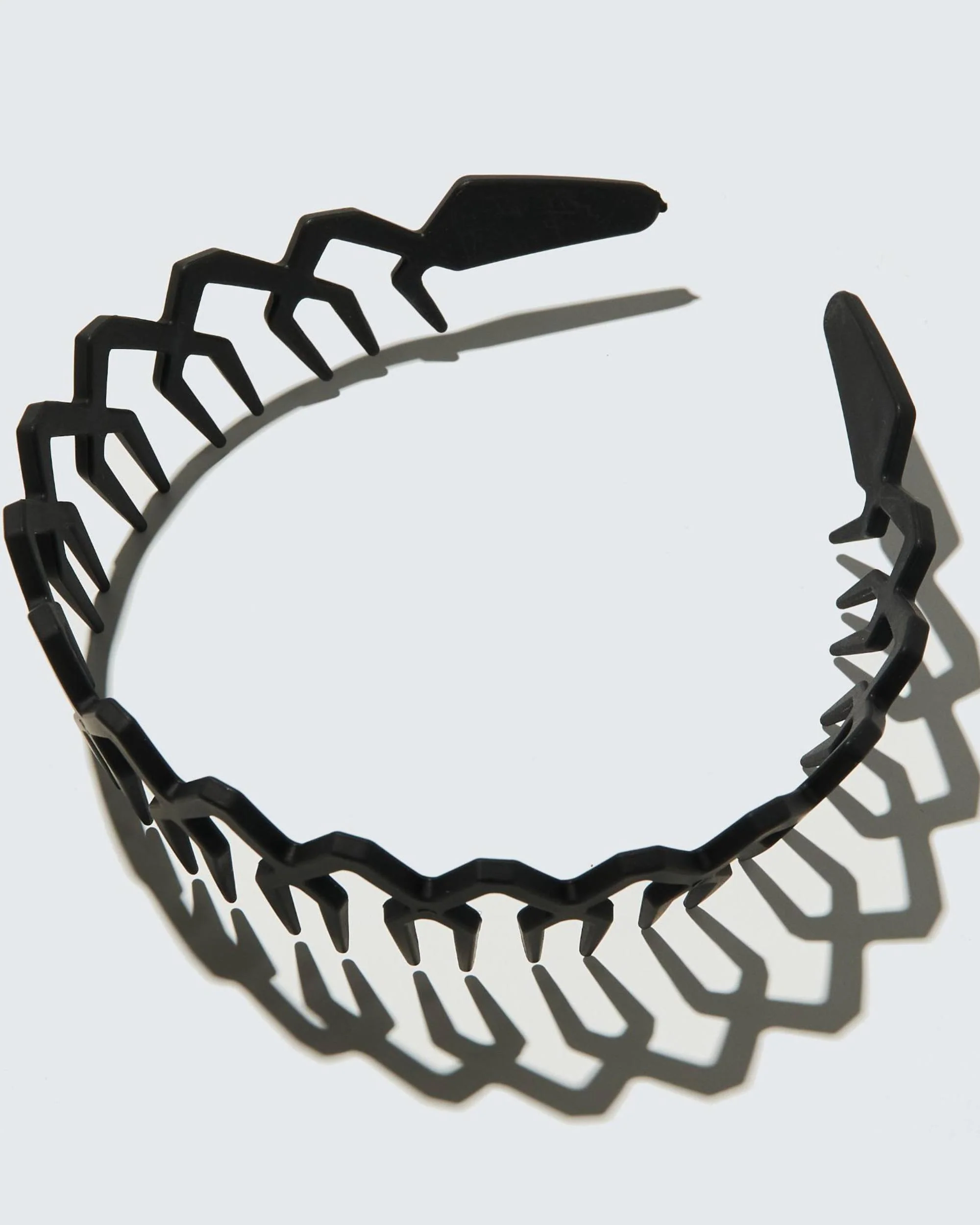 Wide Zig Zag Headband with Teeth, Zwart
